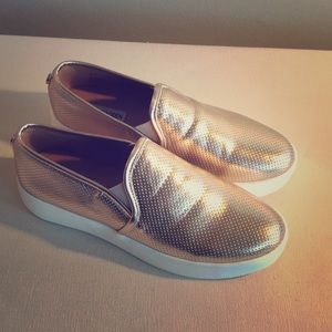 Steve Madden rose gold perforated loafers. Size 9.